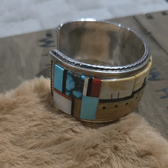 Navajo Cuff Bracelet with Earthy Tones - Picture 3 of 4